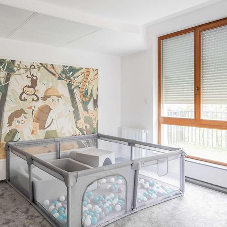 Apartment Sarmacka Wilanow With Parking, Sauna & Gym By Noclegi Renters Varsó Kültér fotó